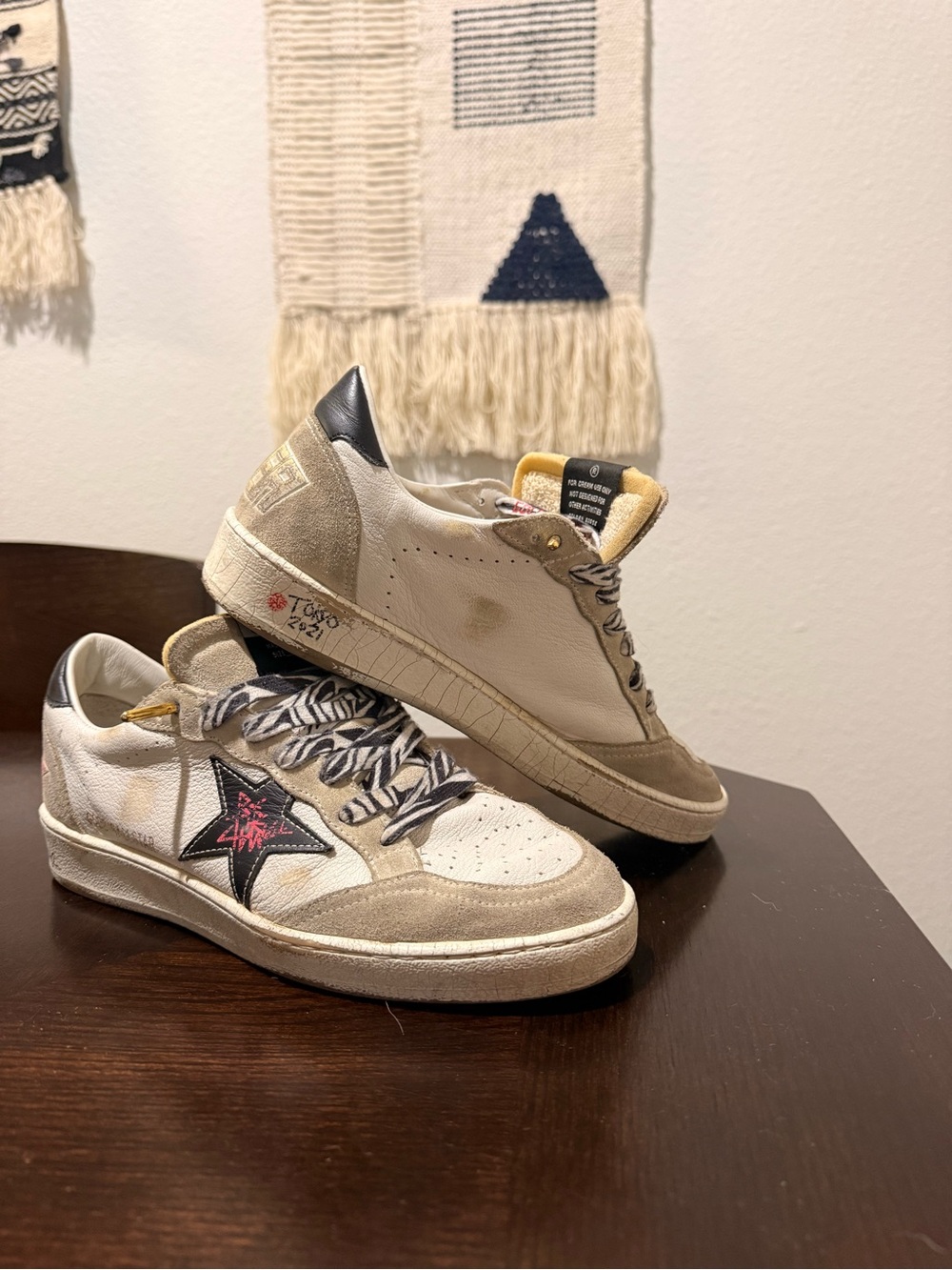 Golden Goose Beige Sneakers with Pink Star - Picture 2 of 2